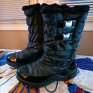 Weatherproof winter boots